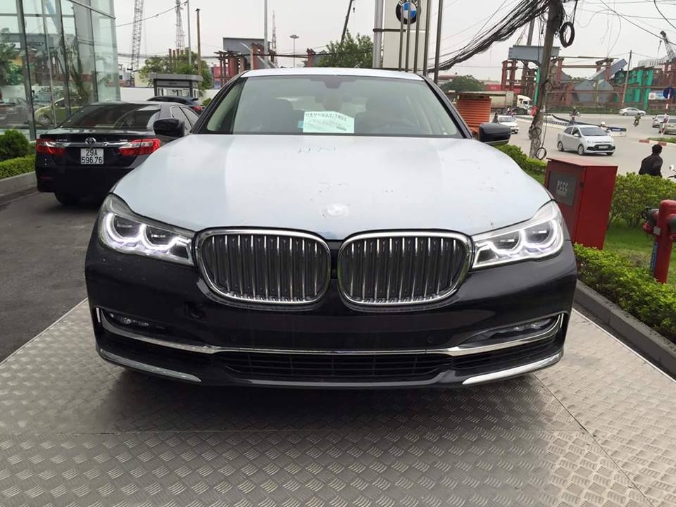 BMW 7-Series 2016 chinh hang dau tien ve Ha Noi hinh anh