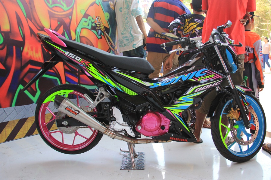 Honda Sonic 150R do mau sac sac so o Indonesia hinh anh