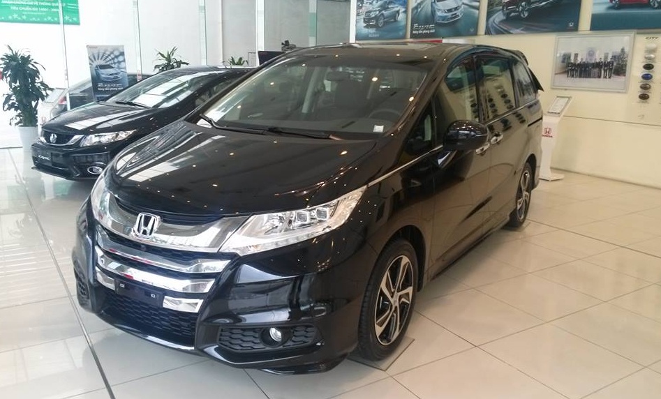 Honda Odyssey den dai ly, gia van chua cong bo hinh anh