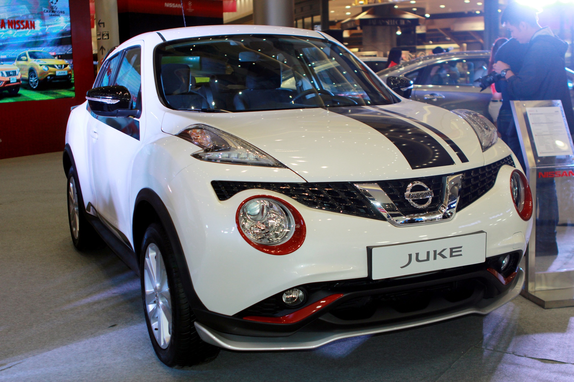 Nissan Juke gan loat phu kien the thao o Ha Noi hinh anh