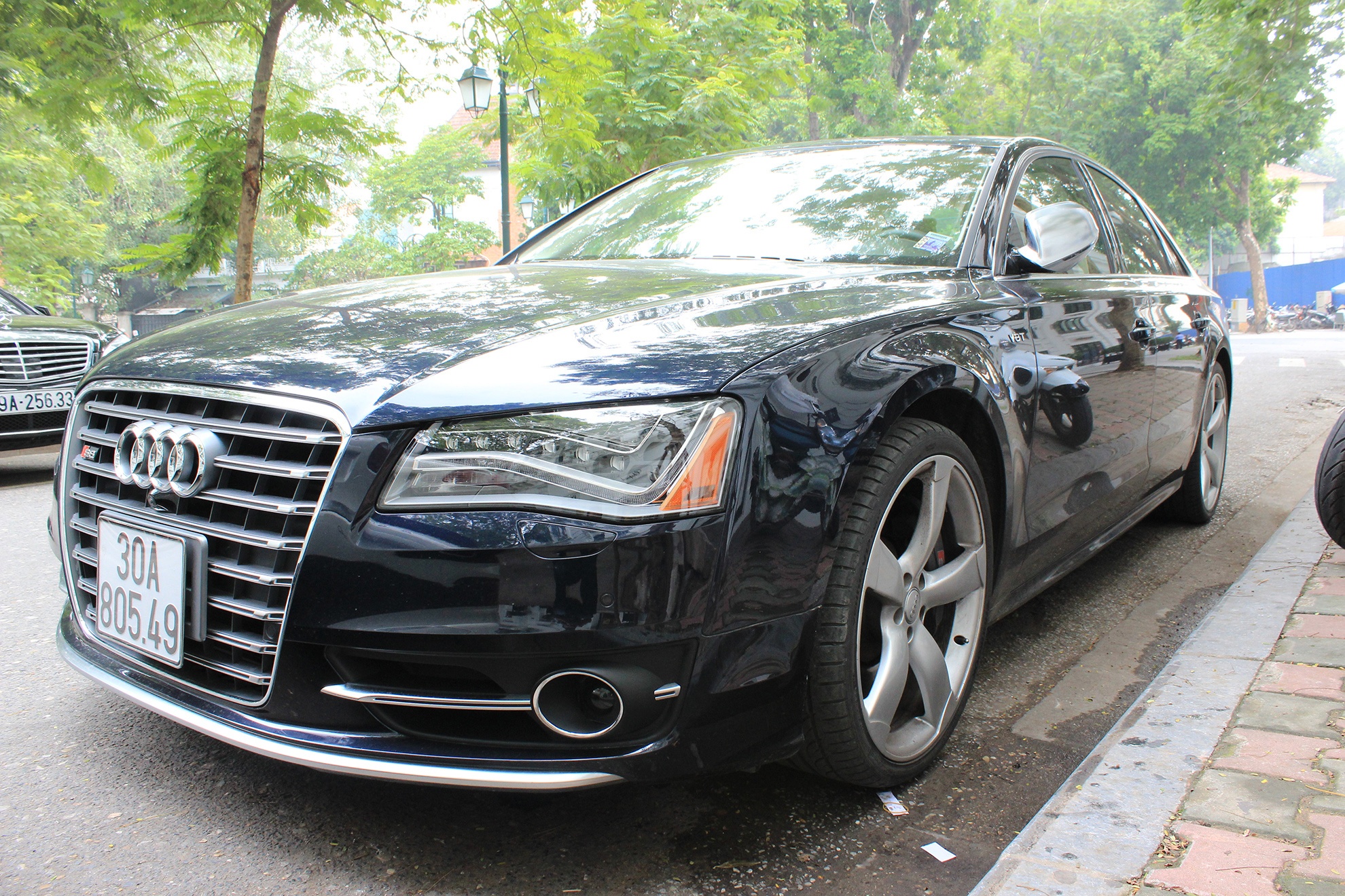 Sedan the thao hang sang Audi S8 xuat hien o Ha Noi hinh anh