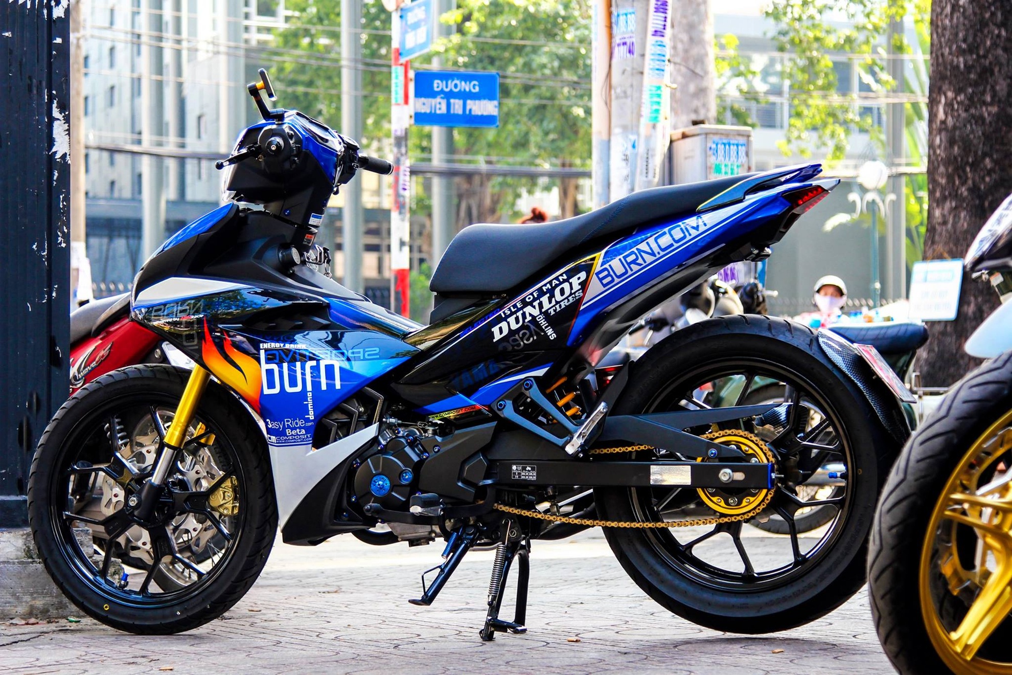 Exciter 150 do dan ao voi hoa tiet ngon lua hinh anh