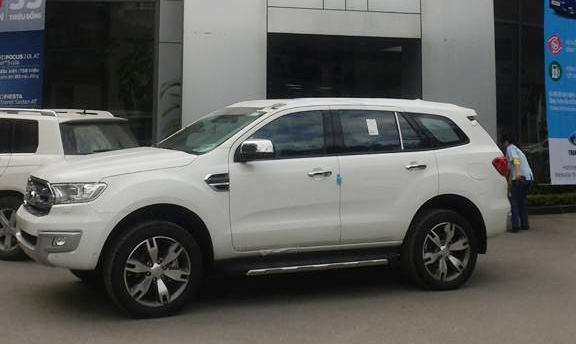 Ford Everest 2016 ve dai ly, gia cao nhat hon 1,6 ty dong hinh anh