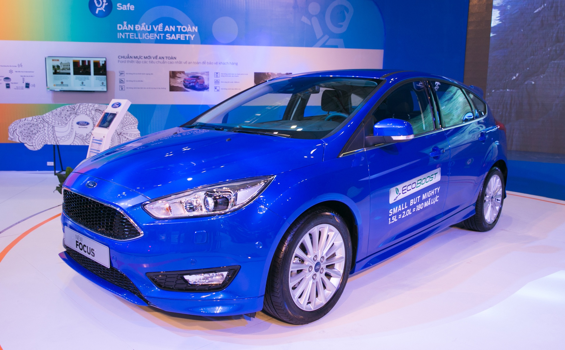 Ford Focus phien ban moi bat dau ban o Viet Nam hinh anh