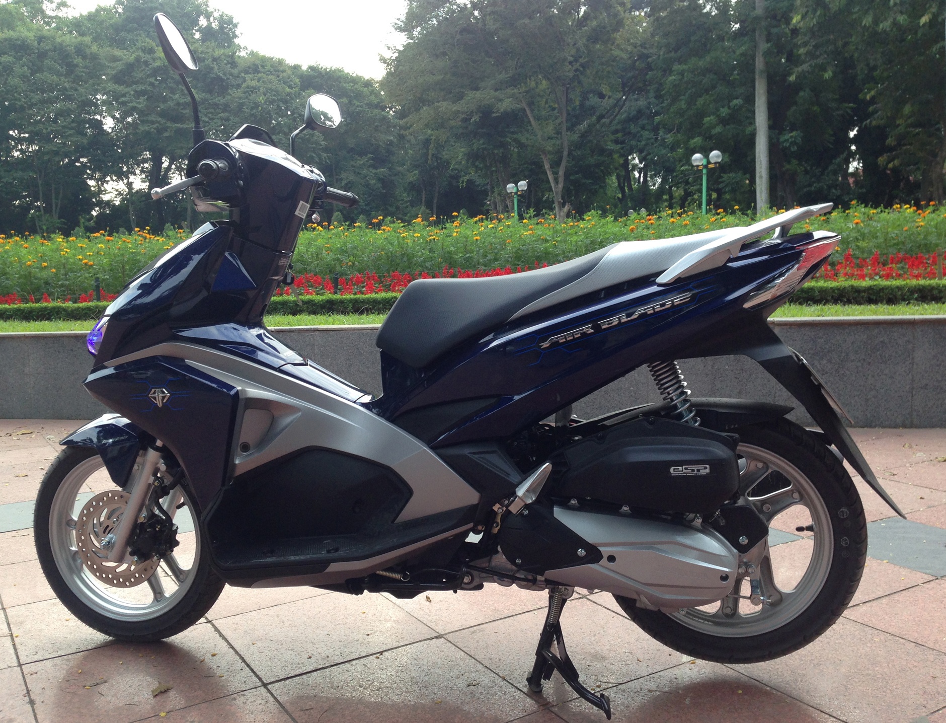Chay thu Honda Air Blade 2016 hinh anh