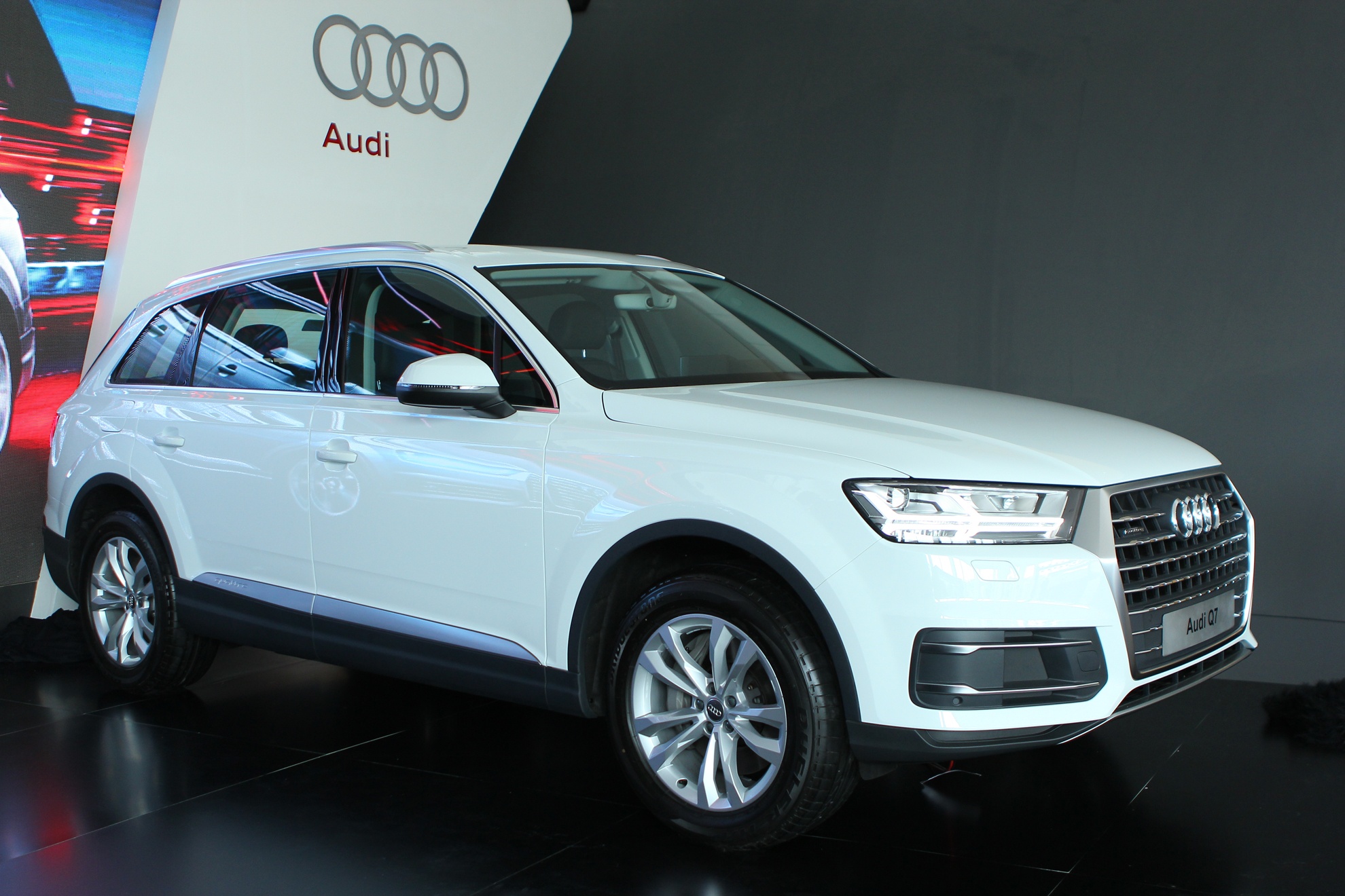 Audi Q7 2.0L gia tu 3 ty dong tai Viet Nam hinh anh