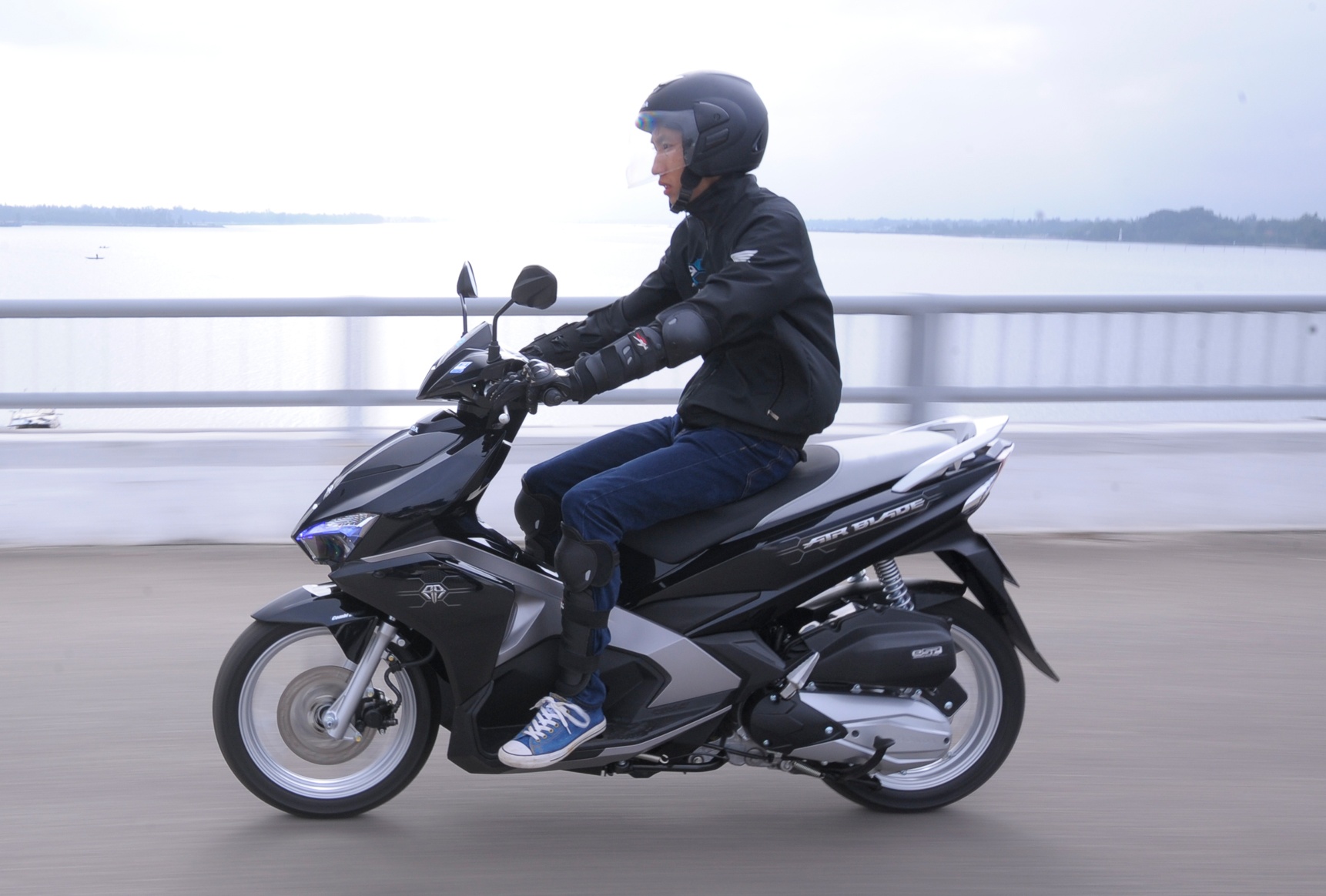 Chay thu Air Blade 125 moi tren quang duong 600 km hinh anh