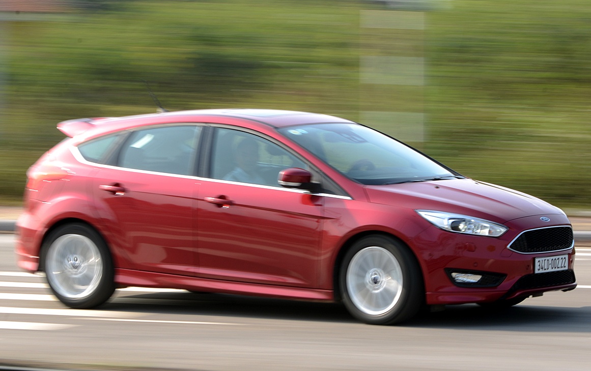 Chay thu Ford Focus 2016: Lay cong nghe lam diem manh hinh anh