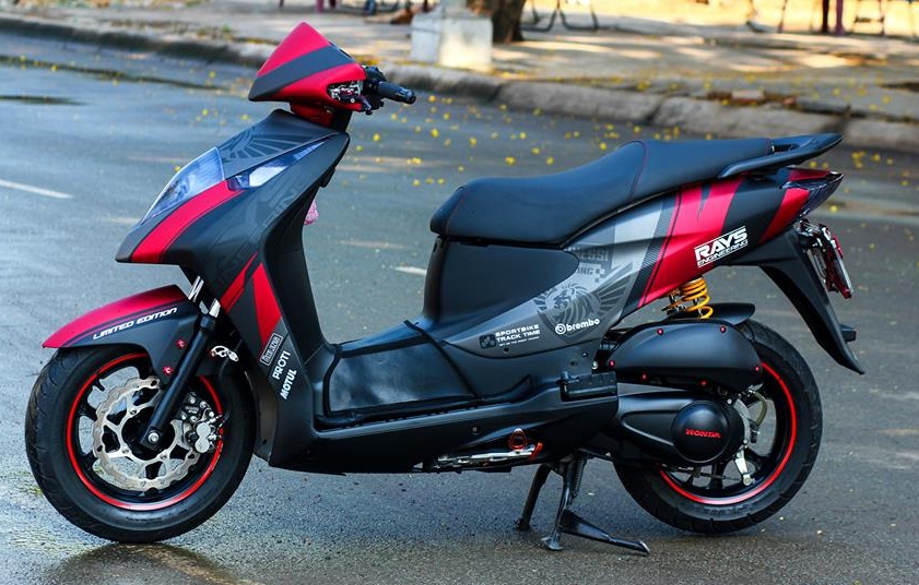 Honda Dylan son tem dau the thao o Sai Gon hinh anh