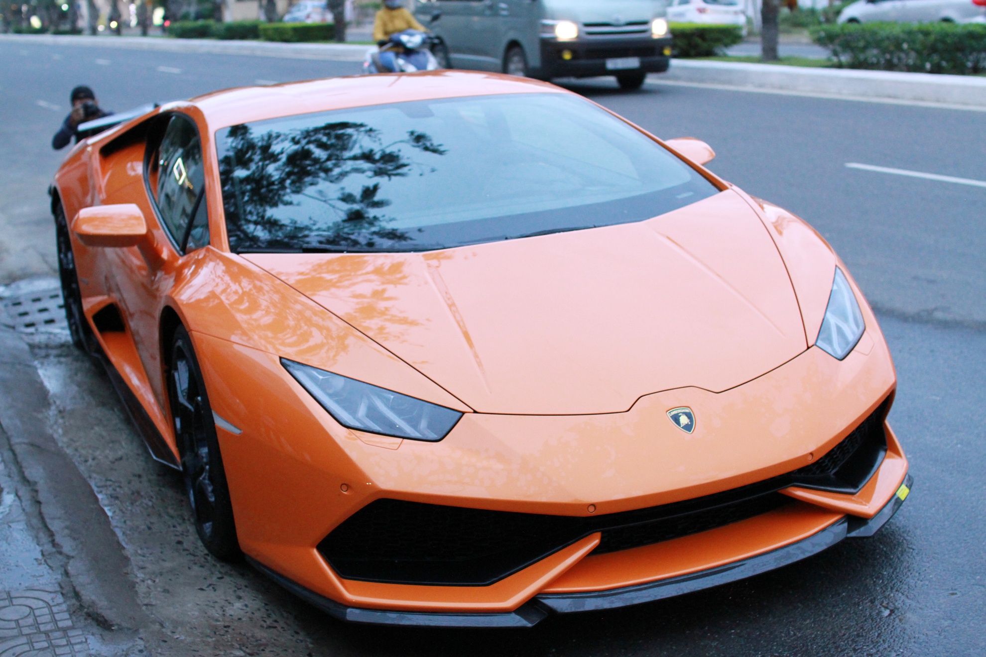 Lamborghini Huracan mau doc cua dai gia Da Nang hinh anh