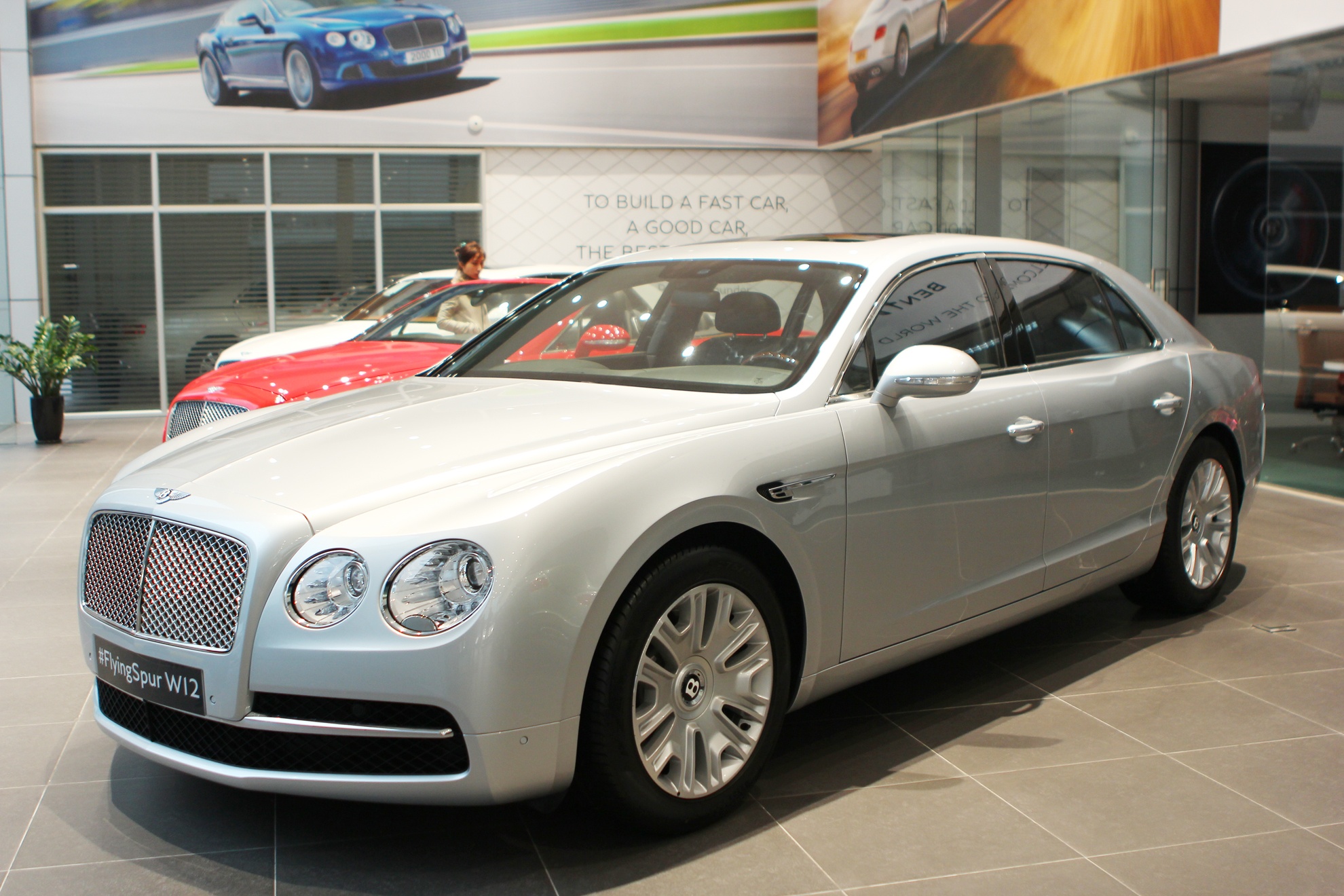 Cap Bentley Flying Spur W12 chinh hang gia tu 11,4 ty dong hinh anh