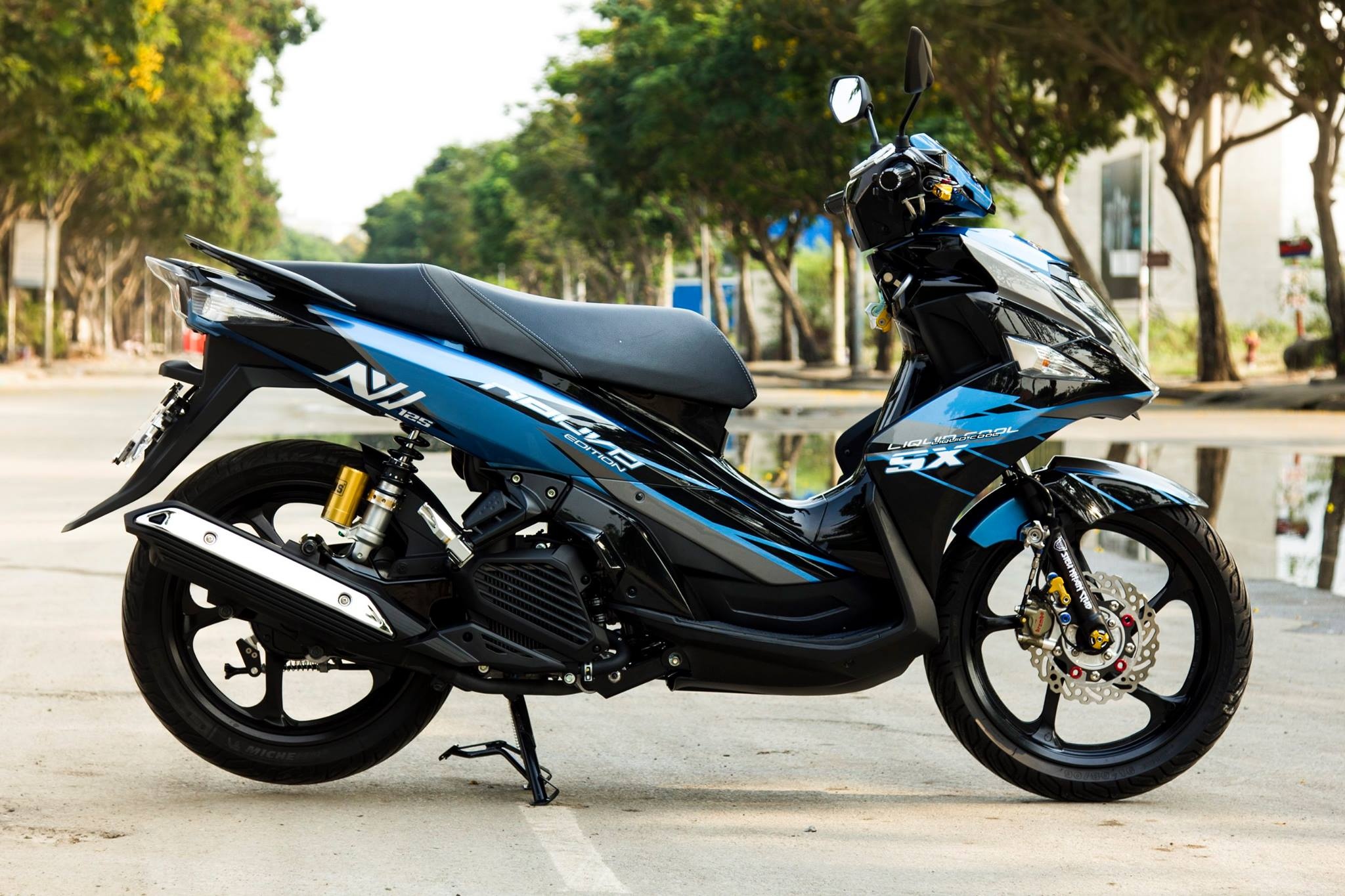 Nouvo Fi 2015 son tem dau dan ao cua biker Ha Noi hinh anh