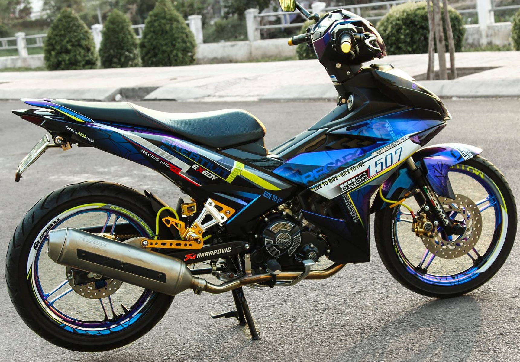 Exciter 150 son dan ao chuyen mau doc dao o Tien Giang hinh anh