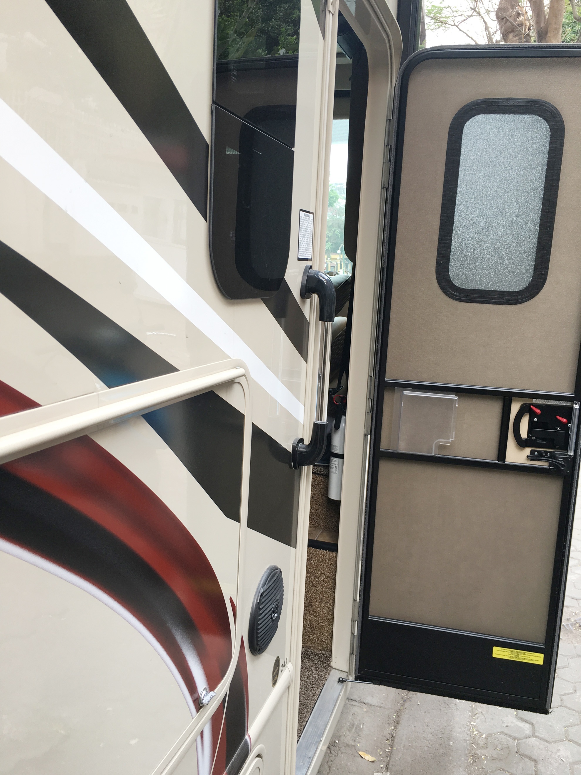 Mobile Home,  Ngoi nha di dong,  oto anh 3