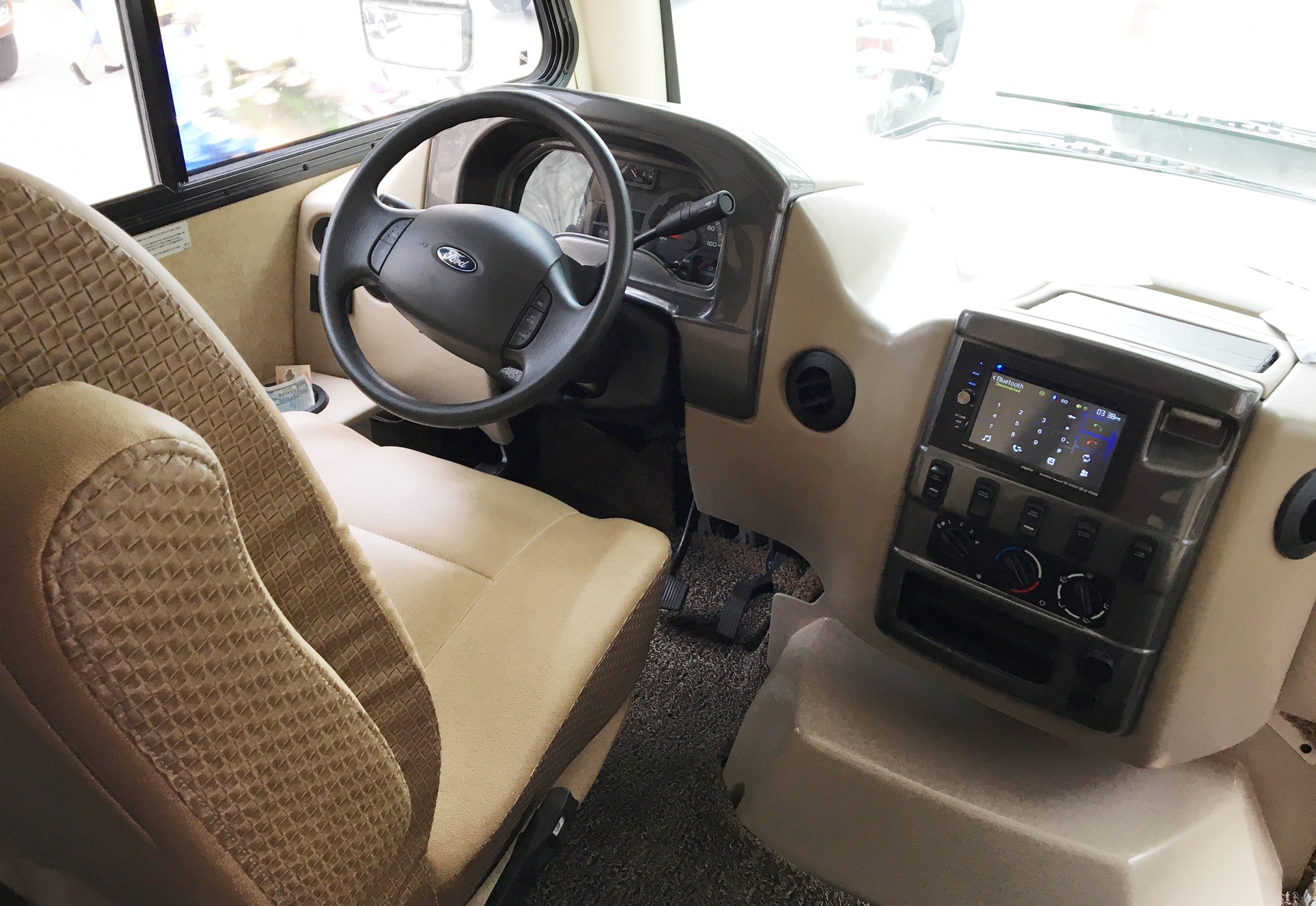 Mobile Home,  Ngoi nha di dong,  oto anh 4