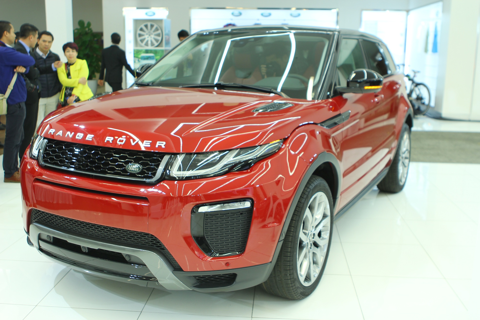 Range Rover Evoque 2016 chinh hang van chua co gia ban hinh anh