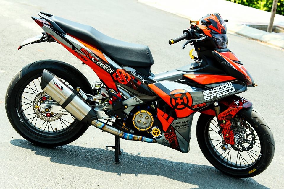 Exciter 150 son dan ao mau cam cua biker Sai Gon hinh anh