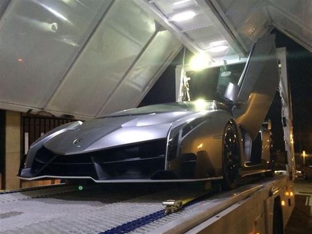 Can canh sieu xe Lamborghini Veneno hinh anh