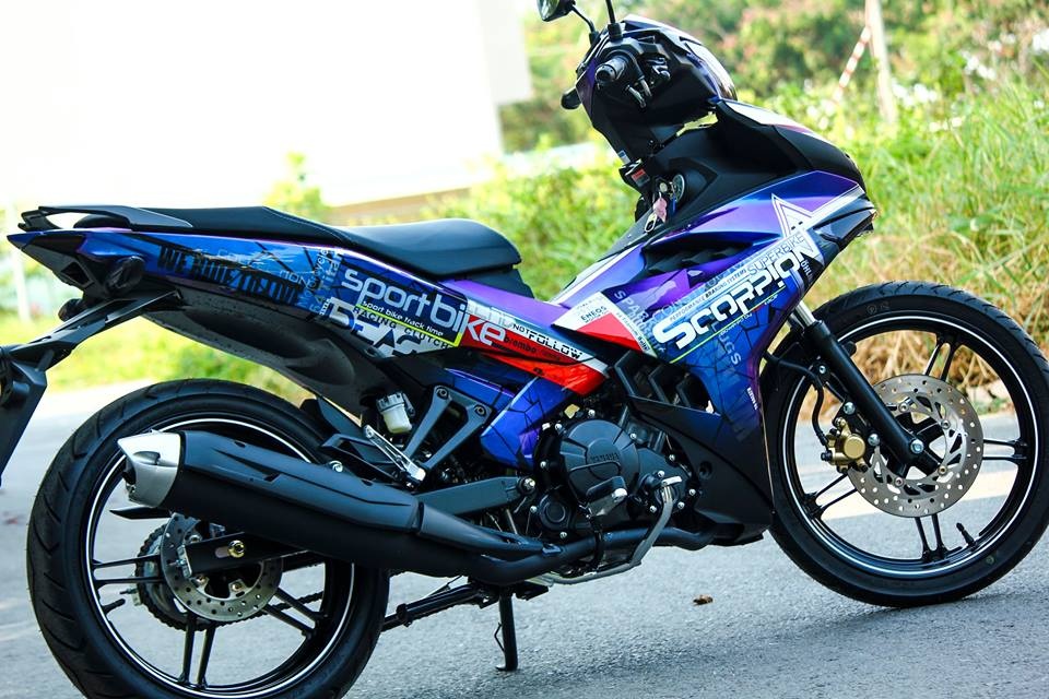 Exciter 150 son dan ao chuyen mau cua biker Da Lat hinh anh
