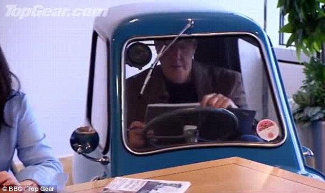 Oto co 3 banh nho nhat the gioi, gia 176.000 USD hinh anh