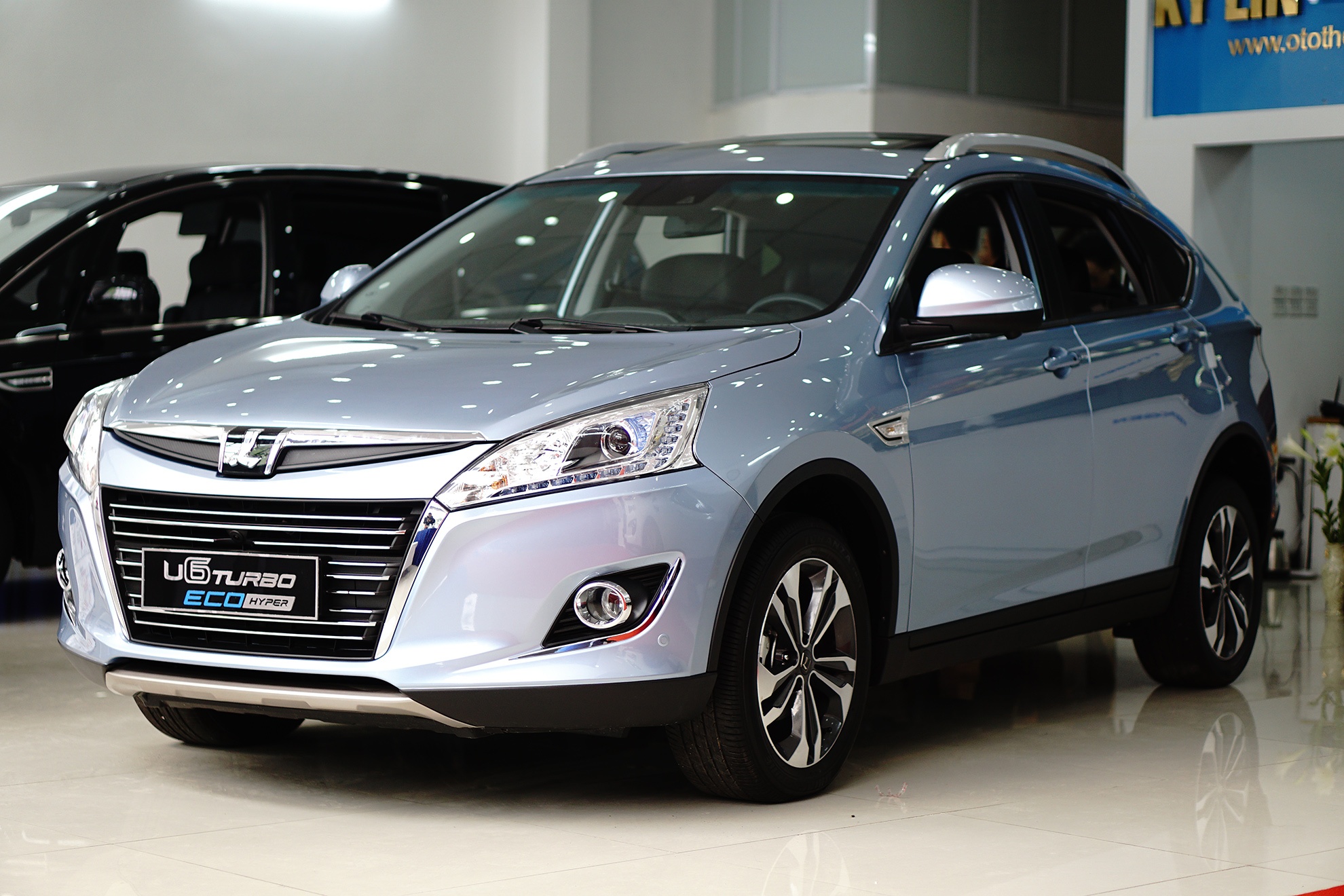 Luxgen ra mat 3 mau xe gia dinh tai Ha Noi hinh anh