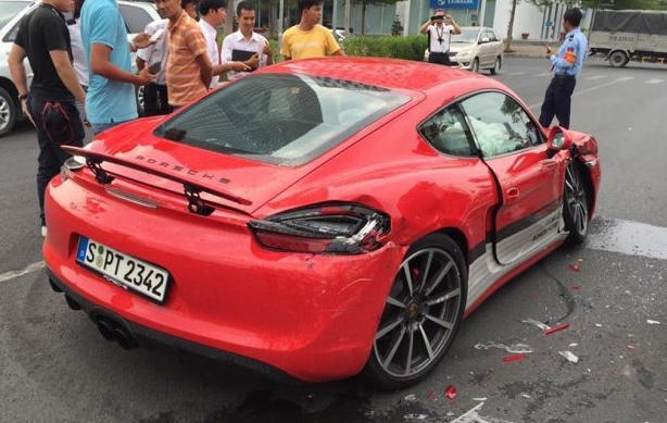 Xe Porsche gap nan trong chuong trinh lai thu o TP HCM hinh anh