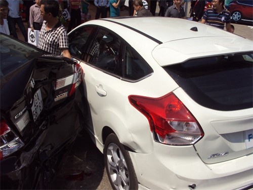 Tai nạn lái thử xe ở Việt Nam ảnh 3 Tai nan lai thu xe o Viet Nam anh 3