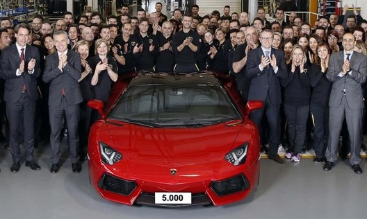 Lamborghini Aventador thu 5.000 xuat xuong hinh anh