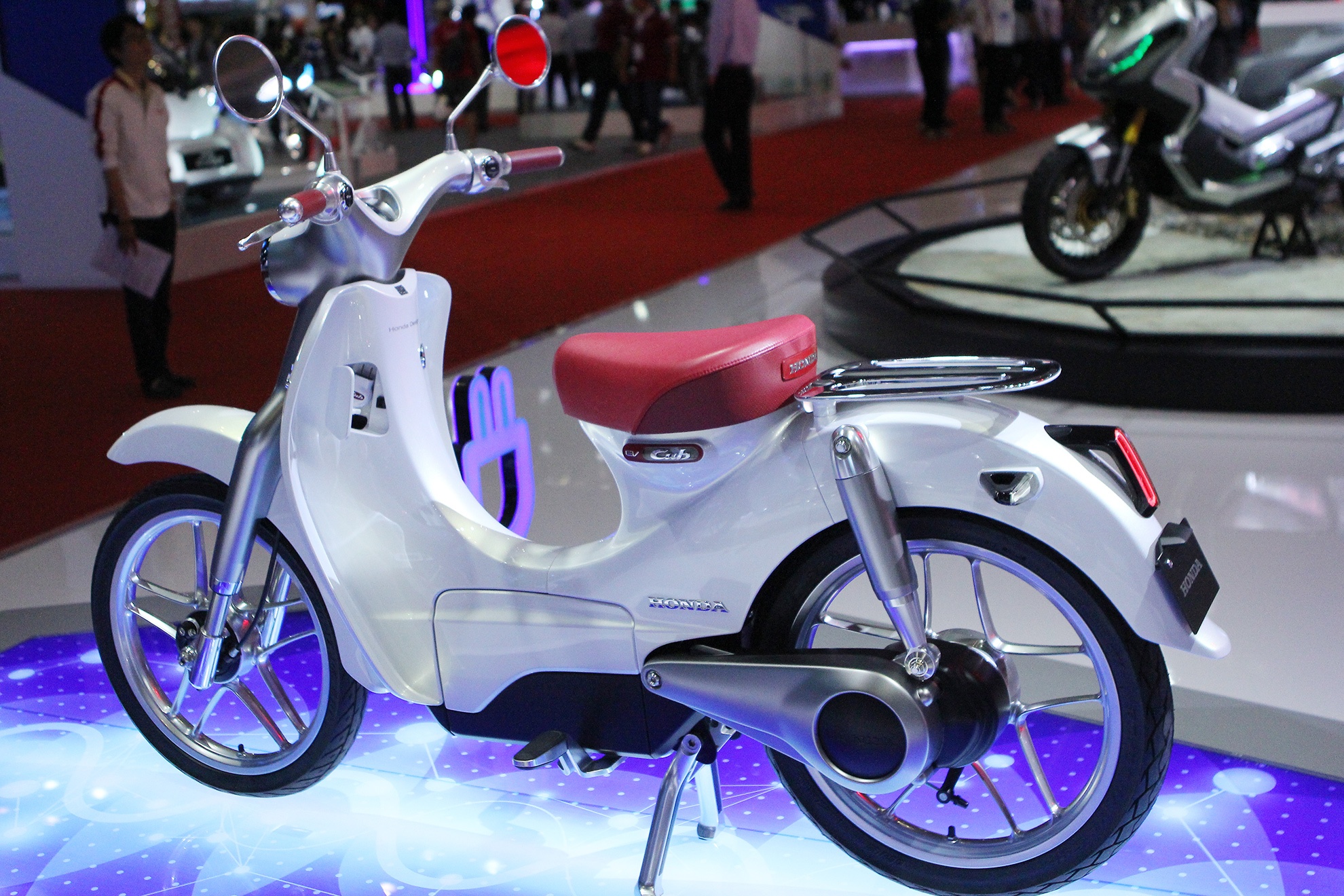 Xe concept Honda EV Cub chay dien den Viet Nam hinh anh