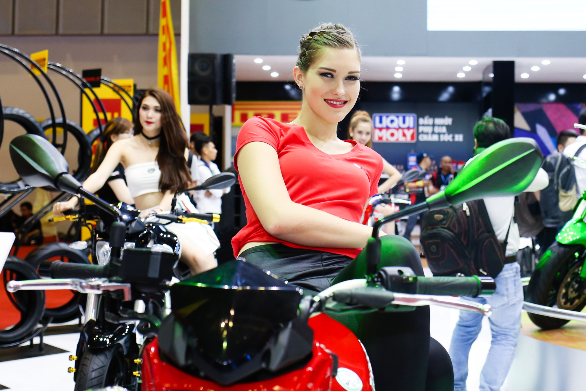 Nguoi dep o trien lam xe may Viet Nam anh 4