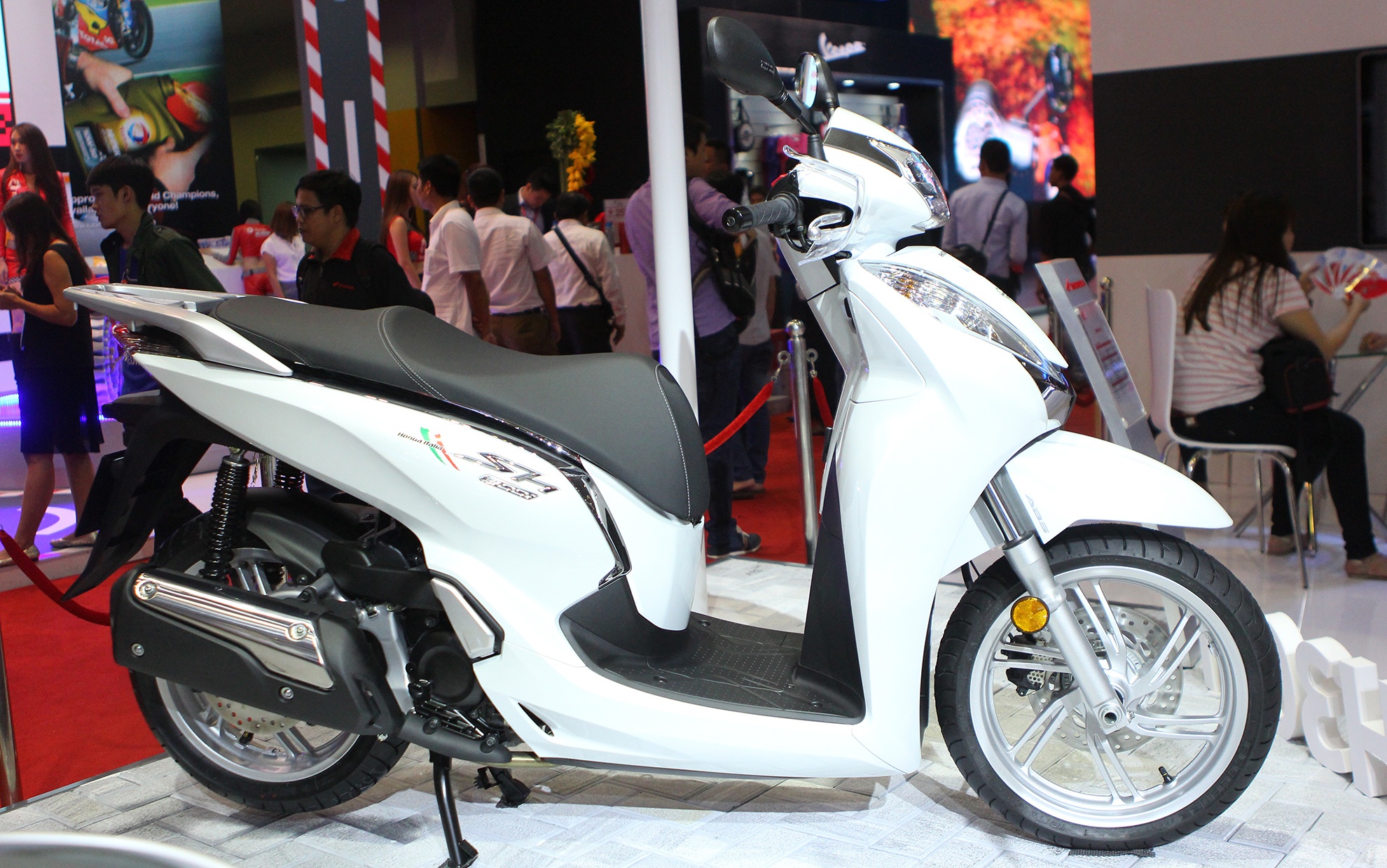 Honda SH300i ABS ve Viet Nam anh 1