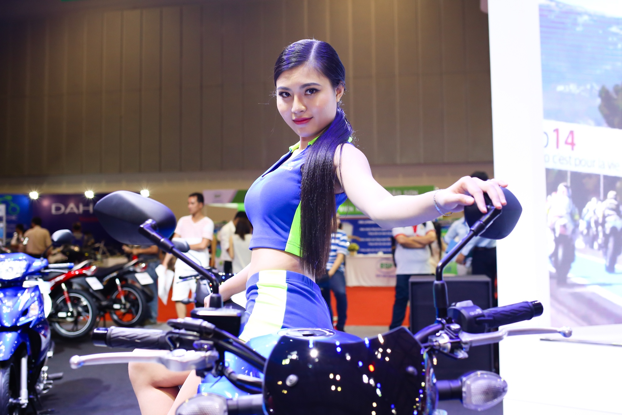 Người đẹp tại triển lãm xe máy Việt Nam ảnh 5 Nguoi dep tai trien lam xe may Viet Nam anh 5
