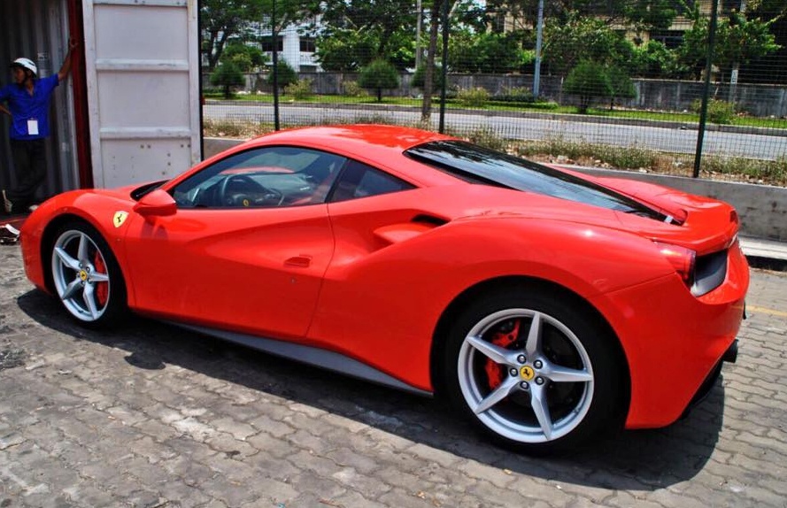 Sieu xe don dap ve Viet Nam de chay thue hinh anh