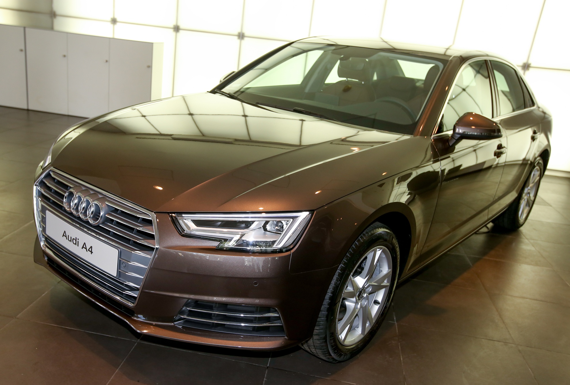 Audi A4 2016 chinh hang dau tien o Viet Nam hinh anh