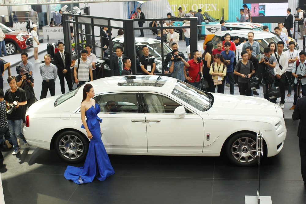 BMW, Rolls-Royce lan dau lam trien lam chung o Viet Nam hinh anh