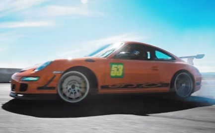 Man drift voi Porsche 911 GT3 RS tren truong dua o My hinh anh