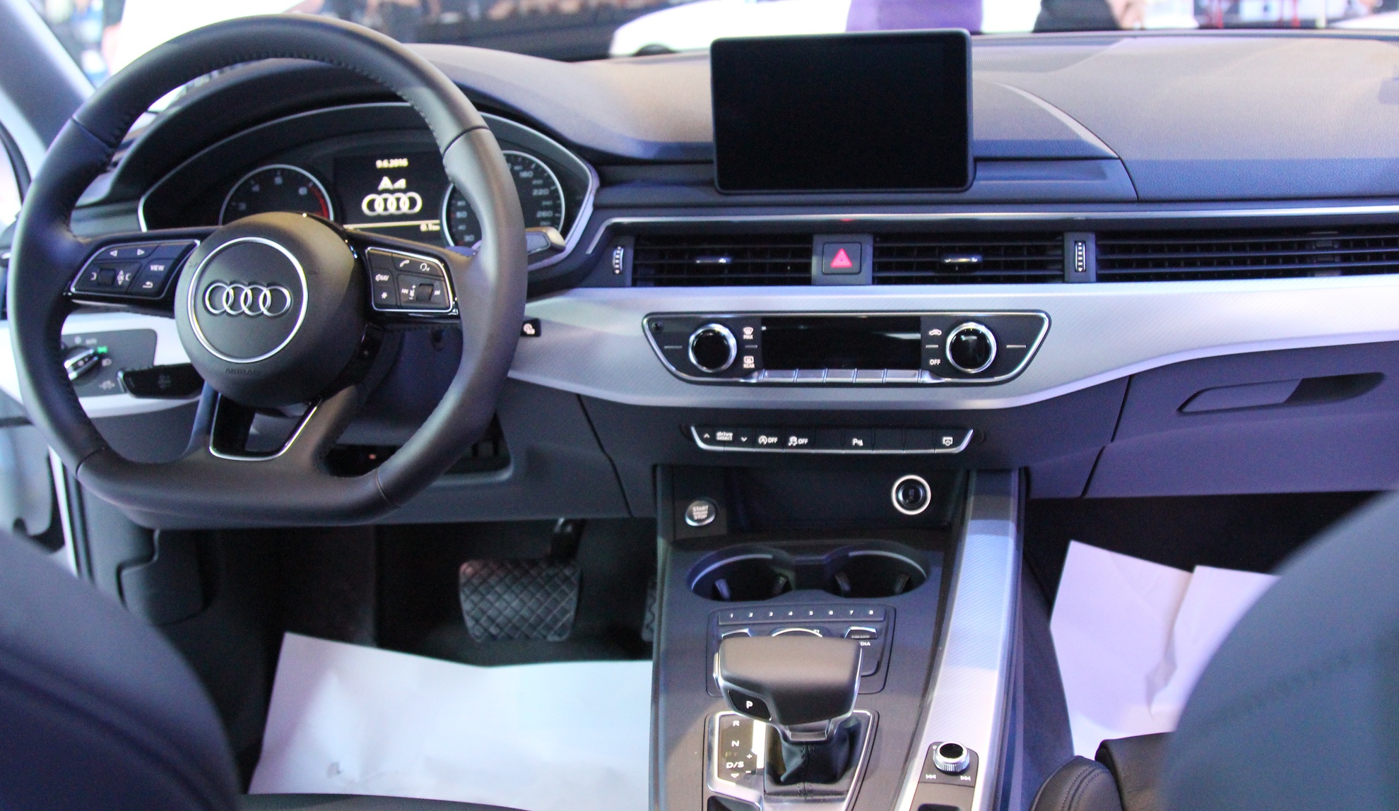 Audi A4 thế hệ mới ra mắt ở Việt Nam ảnh 2 Audi A4 the he moi ra mat o Viet Nam anh 2