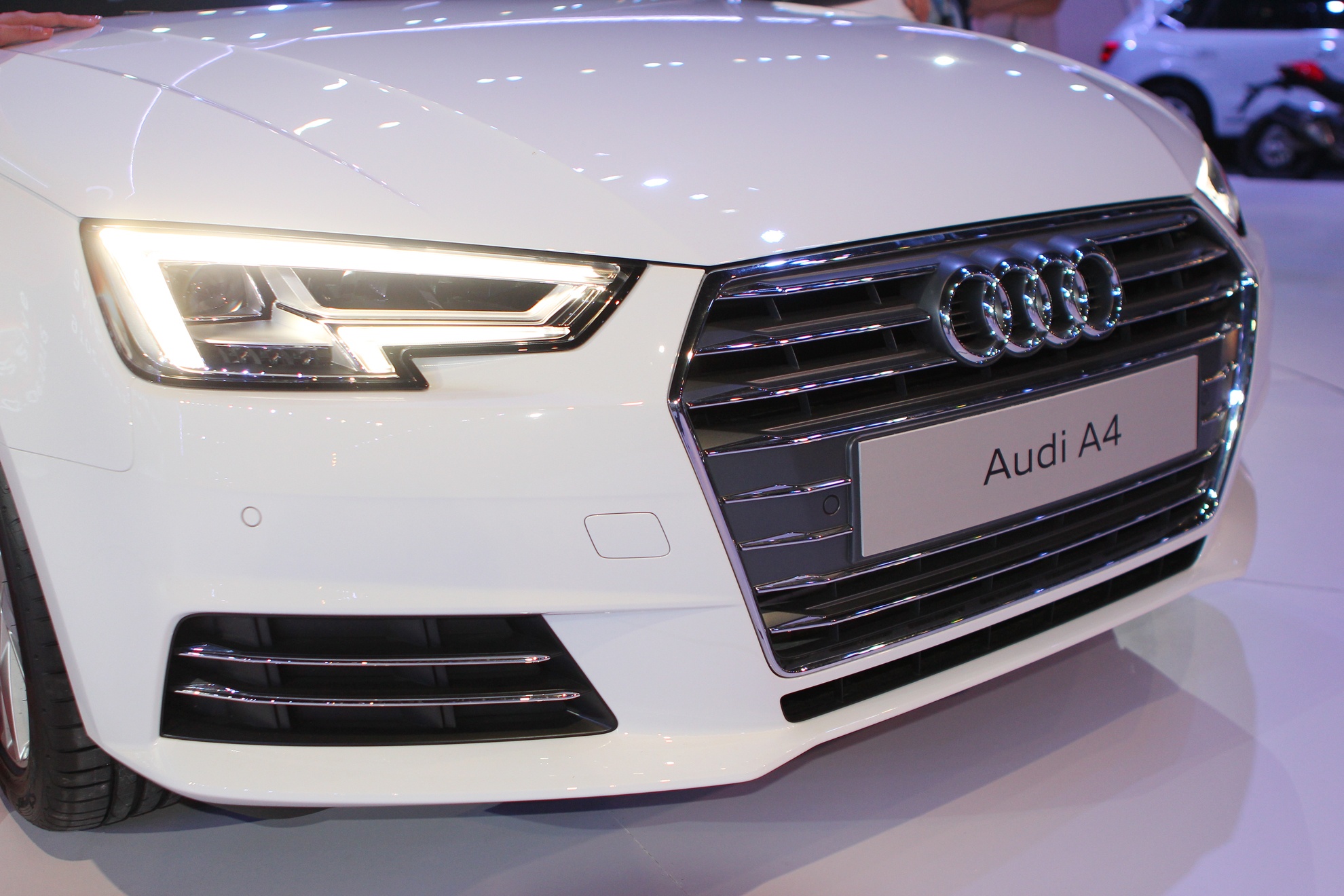 Chi tiet Audi A4 2016 vua ra mat o Viet Nam anh 3