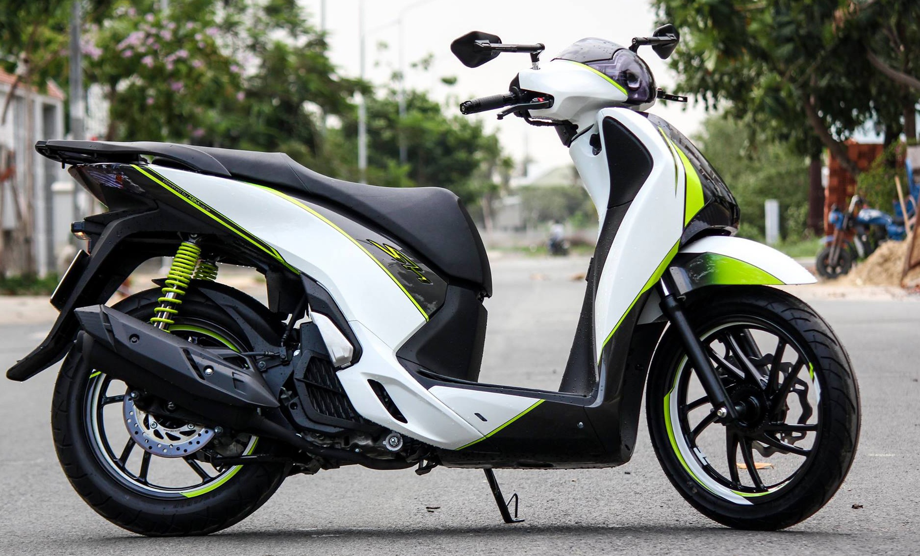 Honda SH 125i son phoi mau tre trung cua biker Sai Gon hinh anh