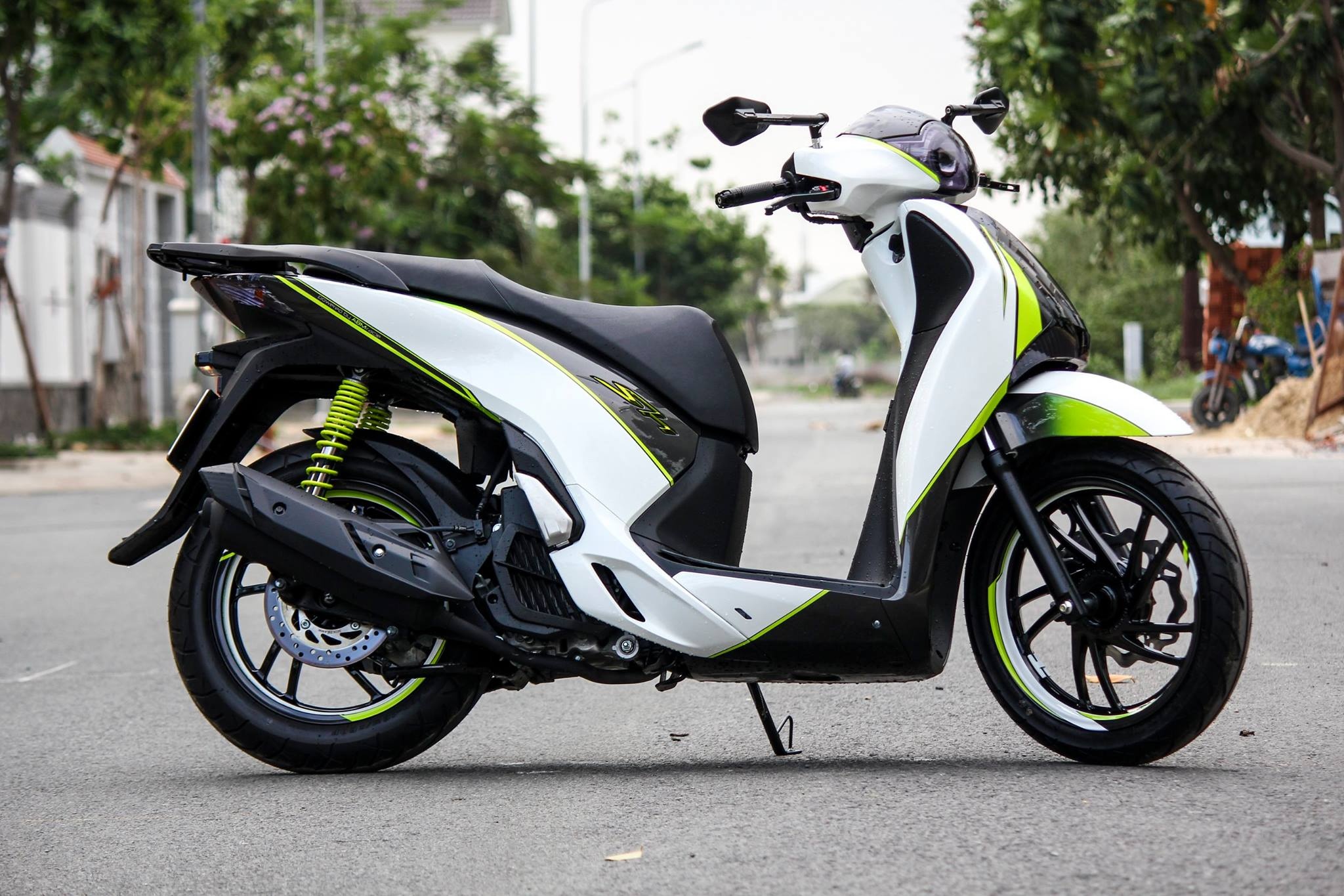Honda SH son phoi mau o Sai Gon anh 1