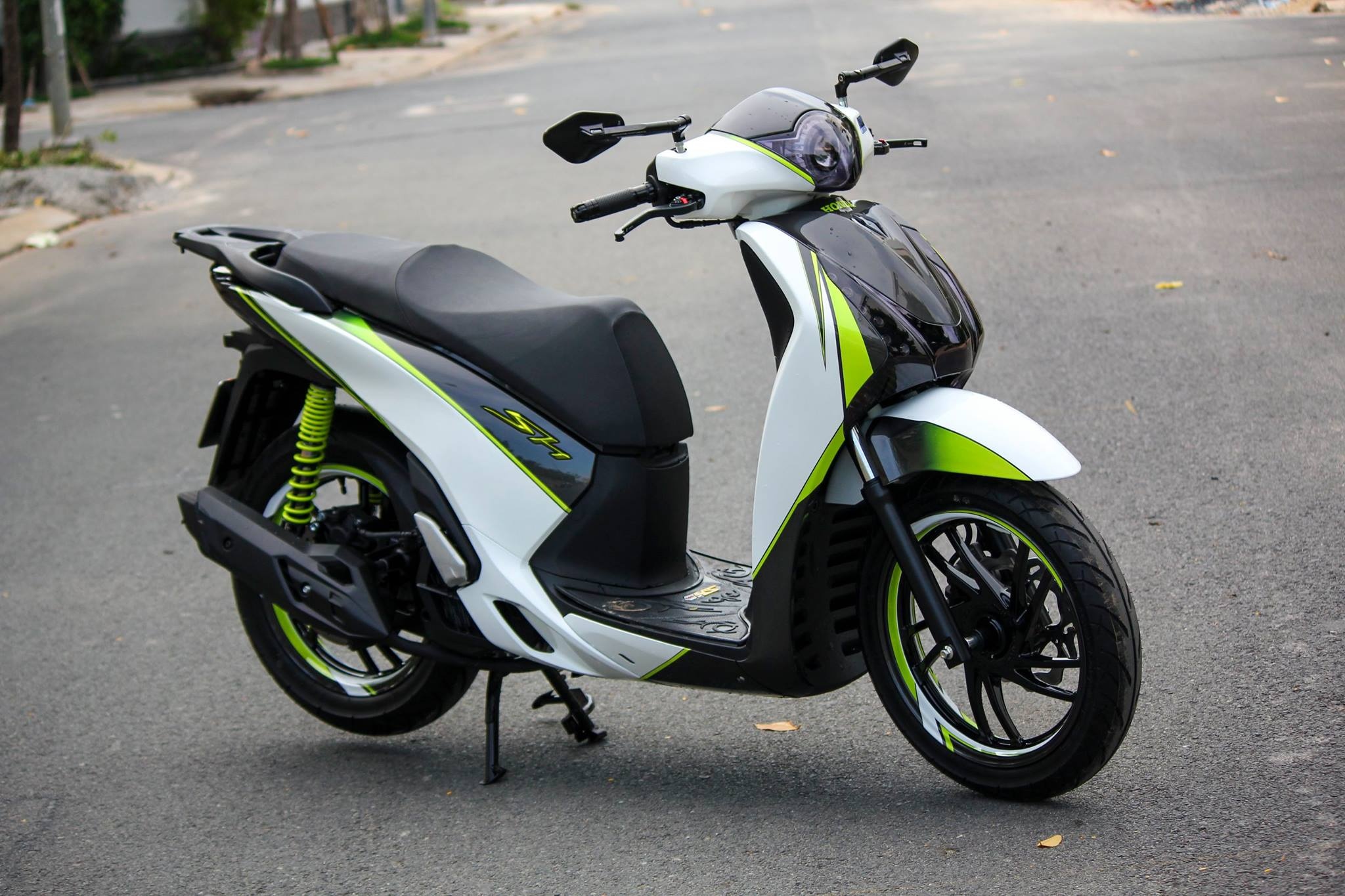 Honda SH son phoi mau o Sai Gon anh 6