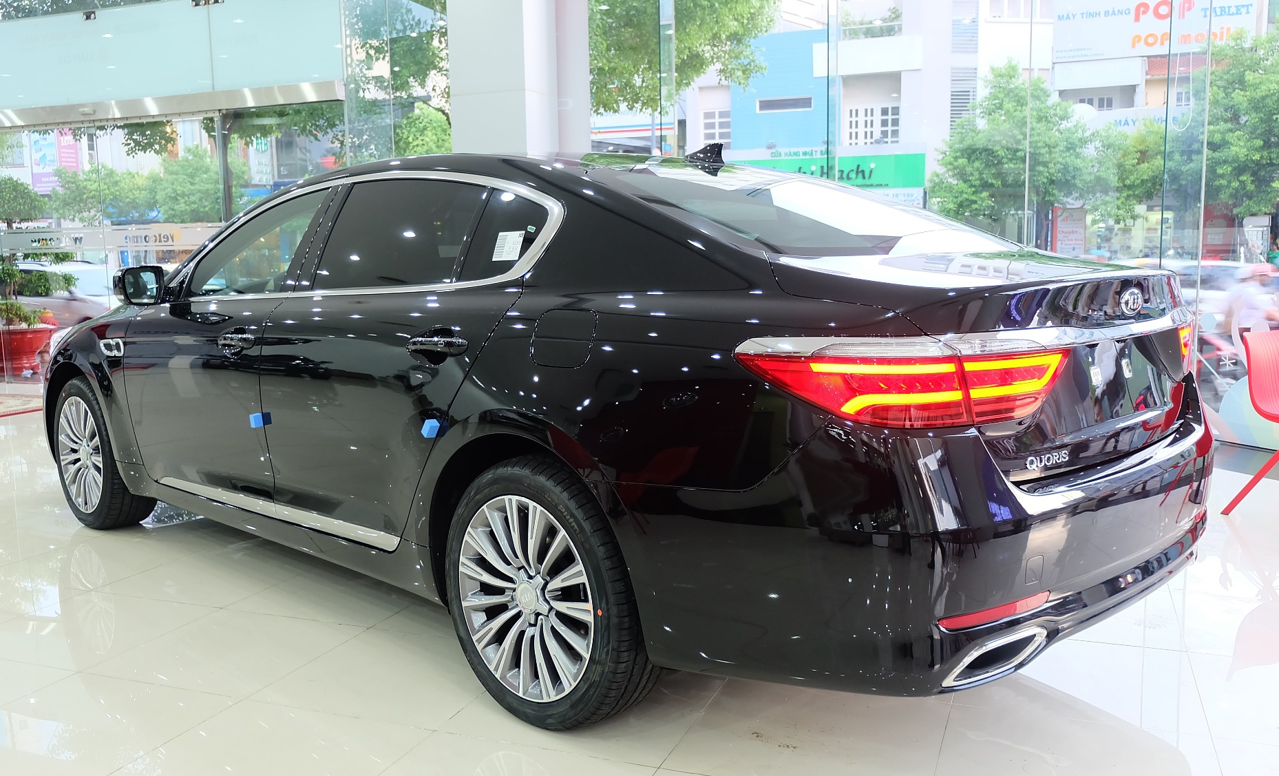 Sedan hang sang co lon Kia Quoris ve Viet Nam hinh anh