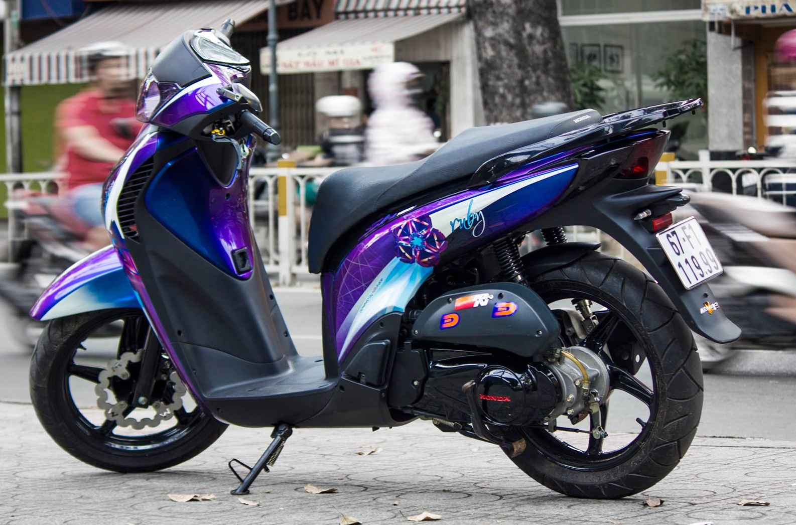 Honda SH son tem hoa tiet kim cuong o An Giang hinh anh