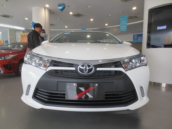 Toyota ra them Corolla Altis X voi ngoai that the thao hinh anh
