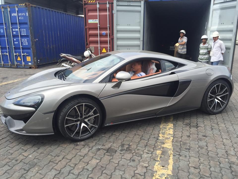 McLaren 570S ve Viet Nam anh 1