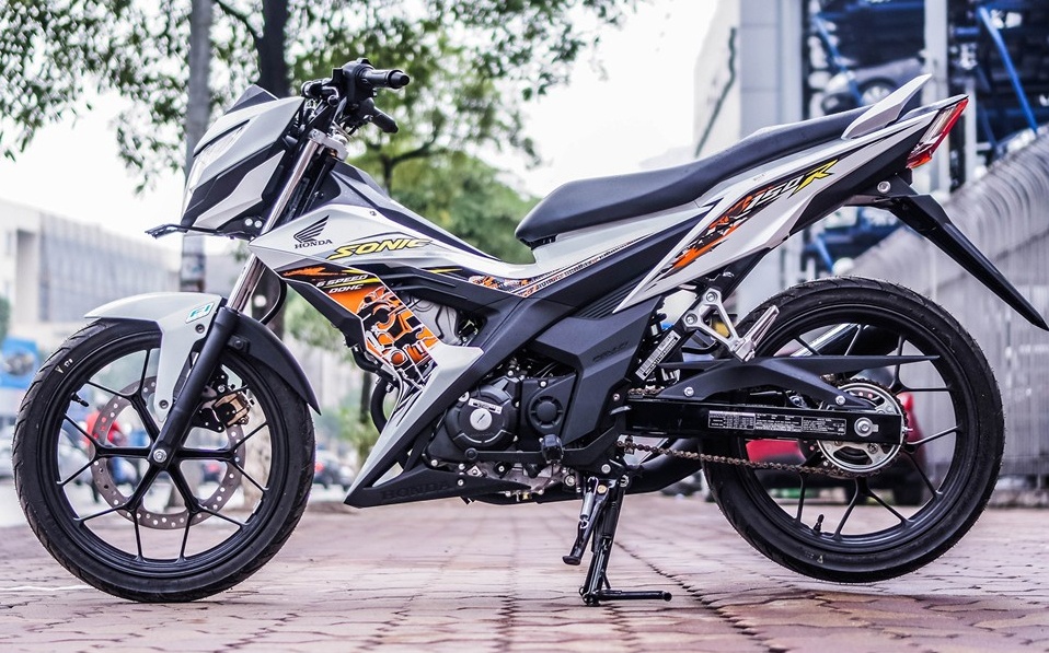 2 dong moto 150cc vua ban giao cho canh sat TP HCM hinh anh