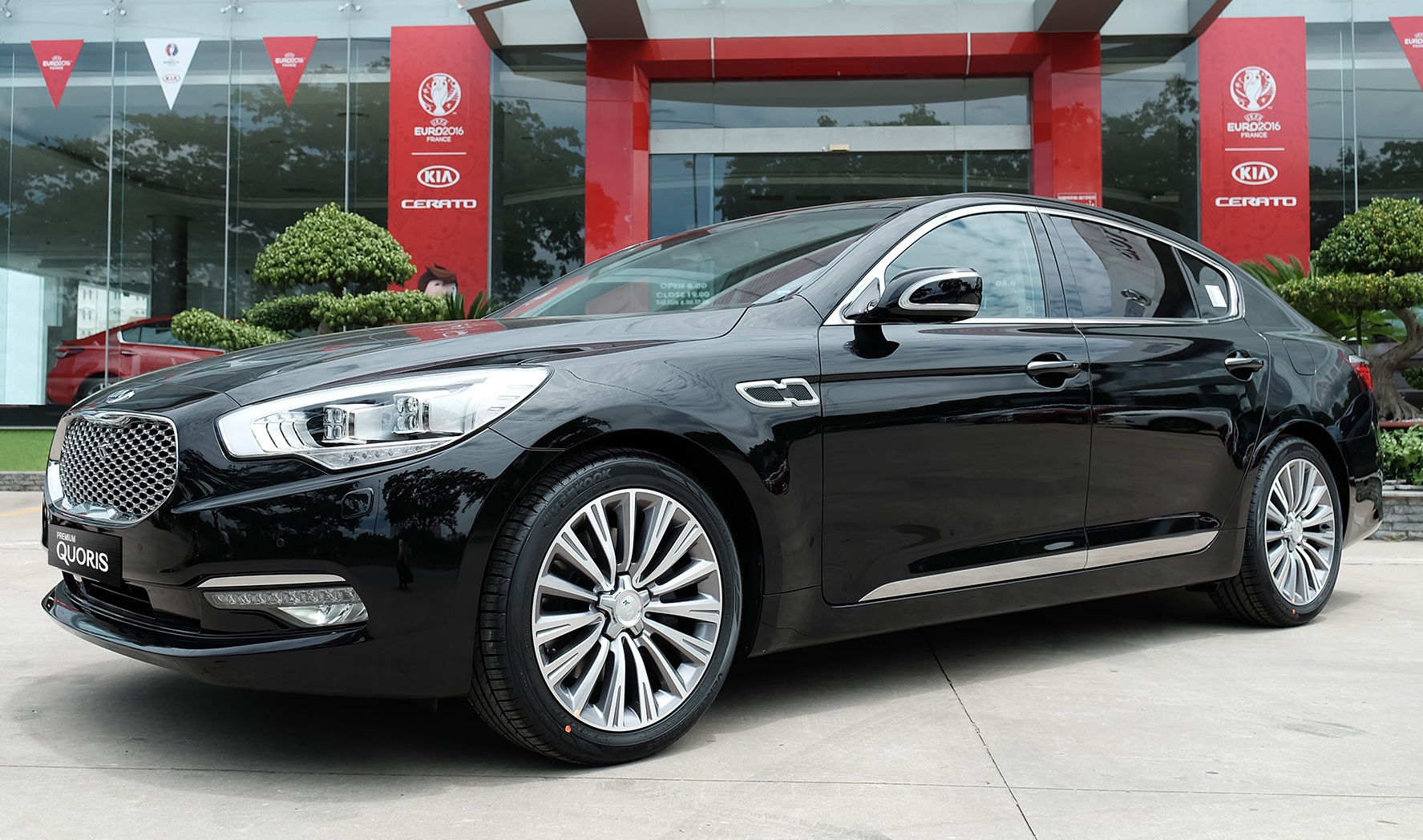 Sedan hang sang co lon Kia Quoris chot gia gan 2,8 ty dong hinh anh