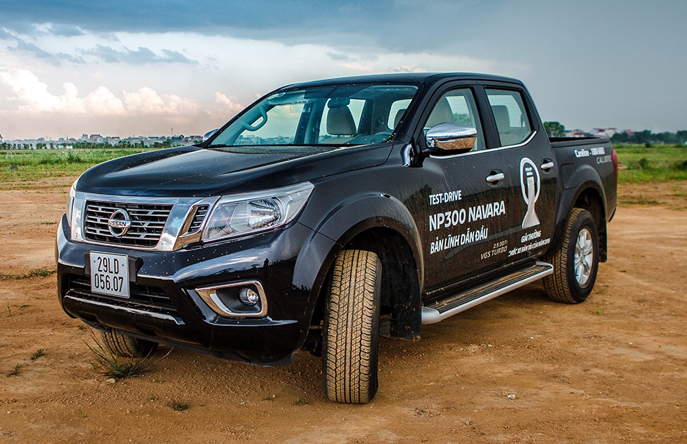 Nissan NP300 Navara EL - ban tai manh me nhung it tien nghi hinh anh