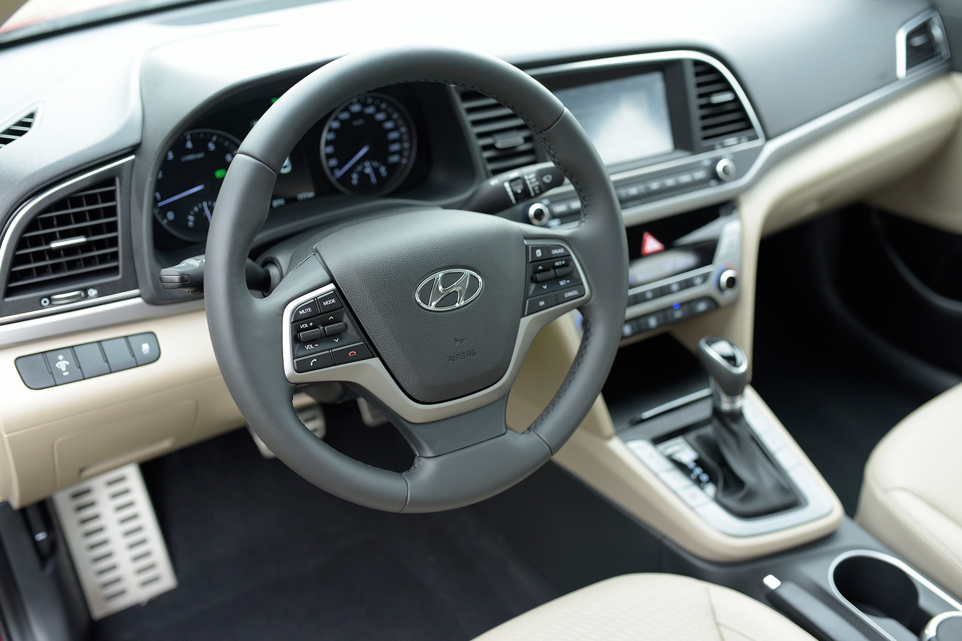 Hyundai Elantra 2016 ra mat o Viet Nam anh 8