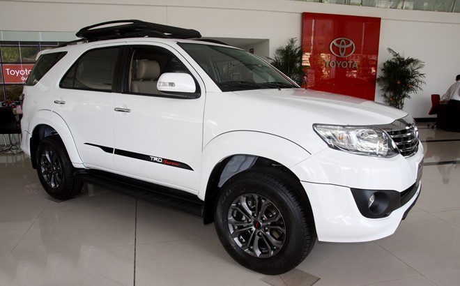 Nghich ly Toyota Fortuner: xe ban chay thieu nhieu chuc nang hinh anh